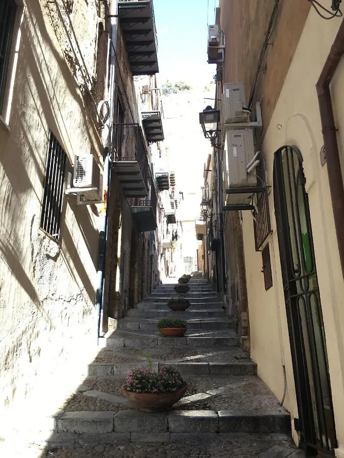 Casa Vicolo Re Apartment Cefalu Italy